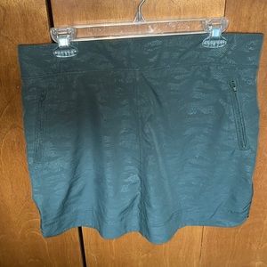 Orvis Womens Green Skort Camo Size Large Lined Embossed Athletic Gym Sporty
